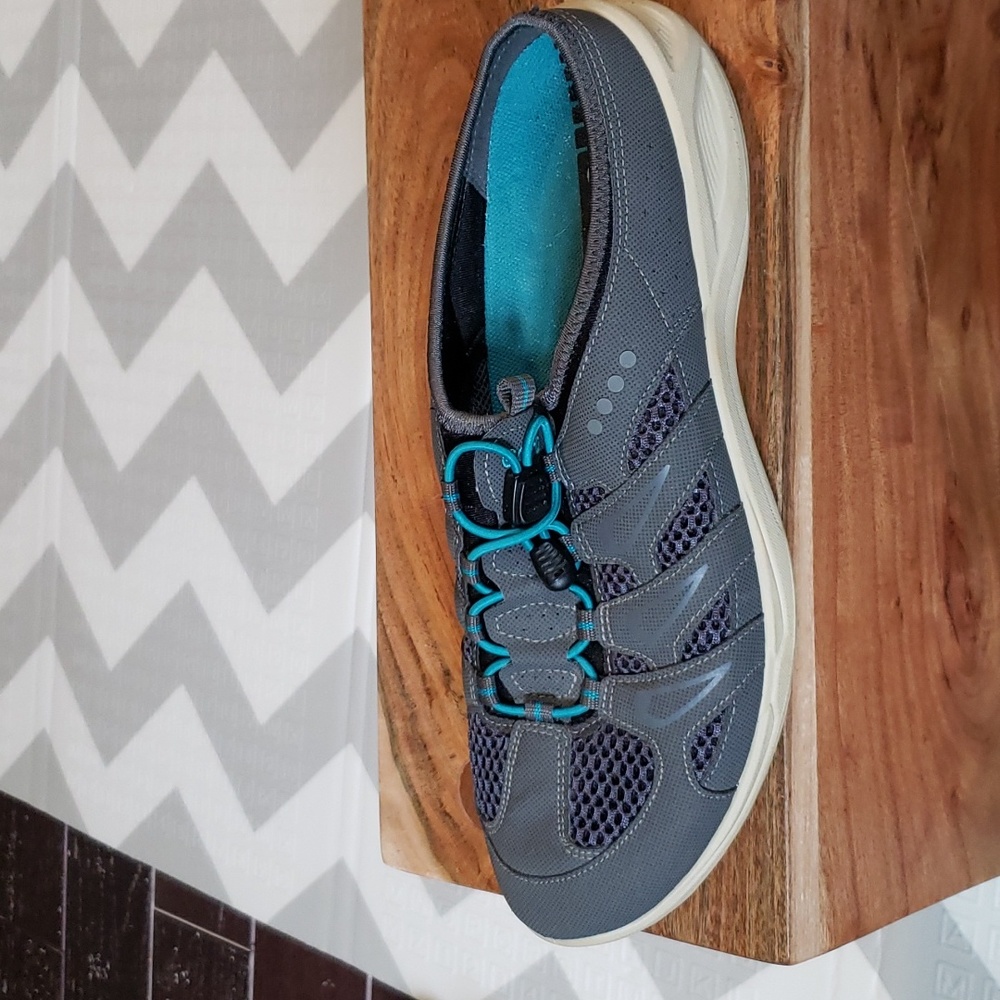 Ecco gray  & teal tieless laced shoe.  Pre-owned.   size 39 or 8 US